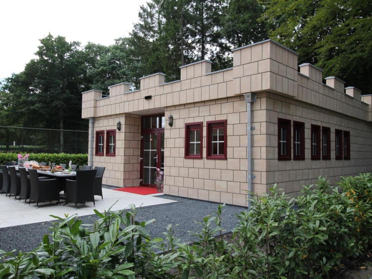 Designed Home With Bedstead Surrounded By Forest 德布尔特 客房 照片