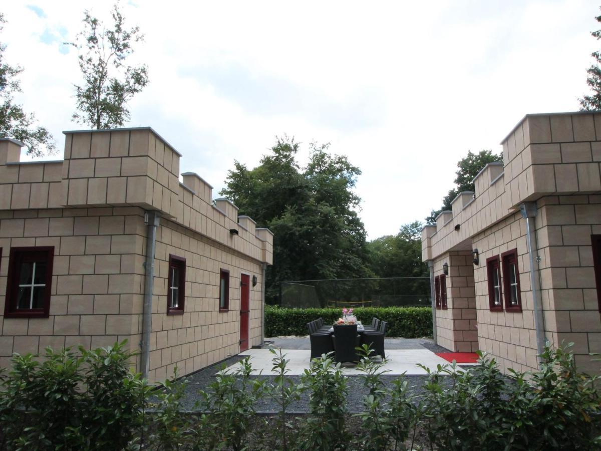 Designed Home With Bedstead Surrounded By Forest 德布尔特 外观 照片